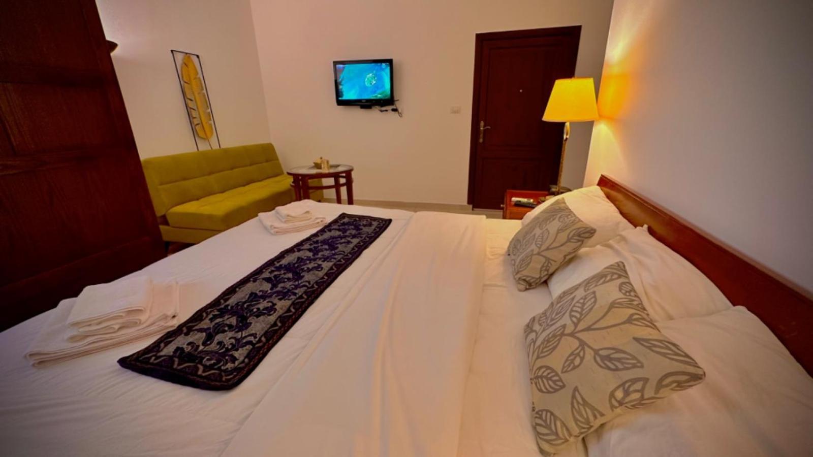 Tell Madaba Hotel Exterior photo
